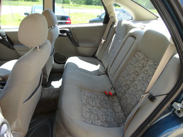 2004 Saturn L300 W/leather