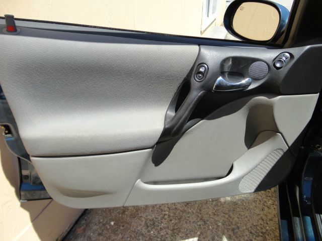 2004 Saturn L300 W/leather