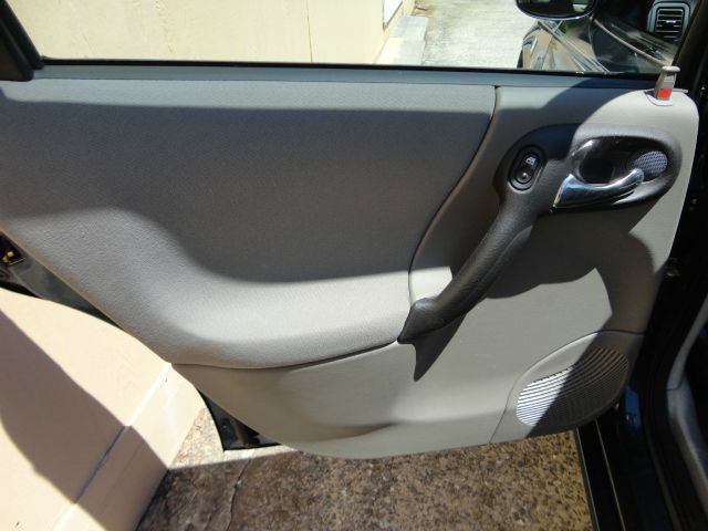 2004 Saturn L300 W/leather