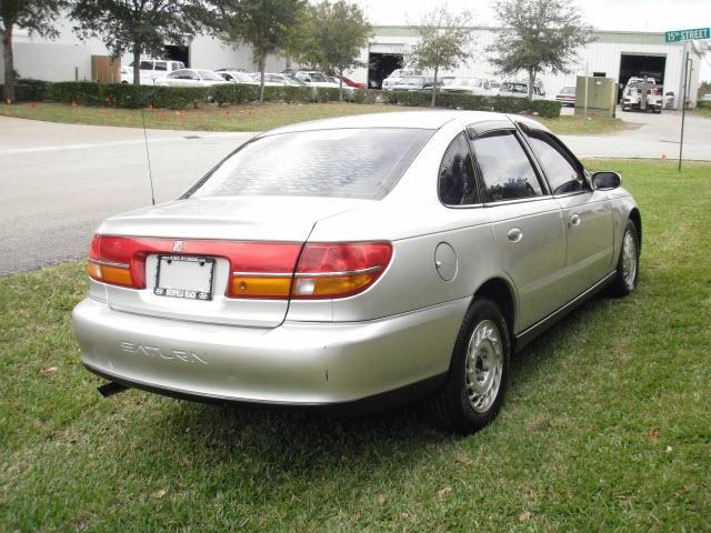 2001 Saturn L Series 2WD Eddie Bauer