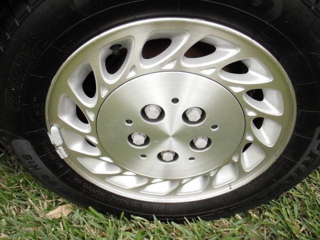 2001 Saturn L Series 2WD Eddie Bauer