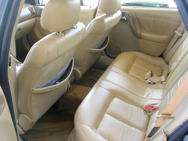 2001 Saturn L Series Unknown