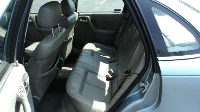 2001 Saturn L Series 2WD Eddie Bauer