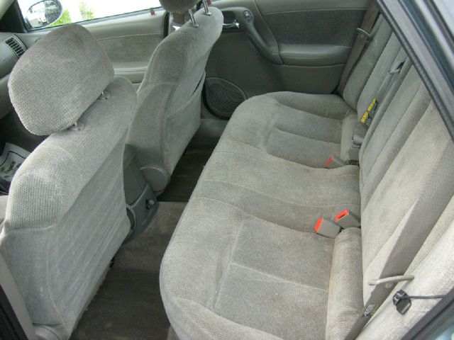 2002 Saturn L Series 2WD Eddie Bauer