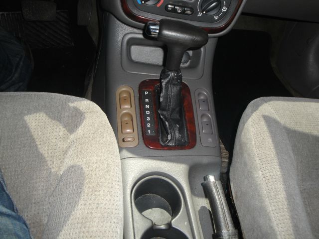 2002 Saturn L Series 2WD Eddie Bauer