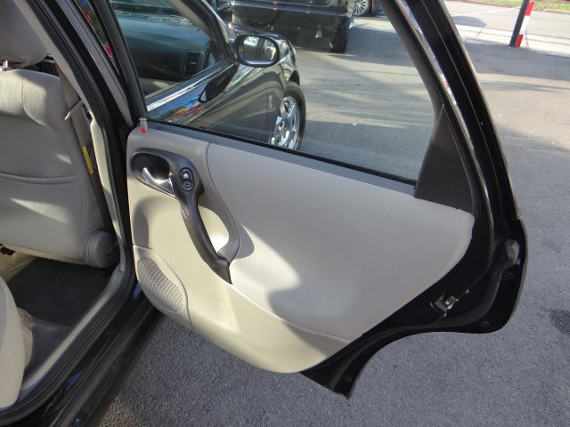 2003 Saturn L Series 2WD Eddie Bauer