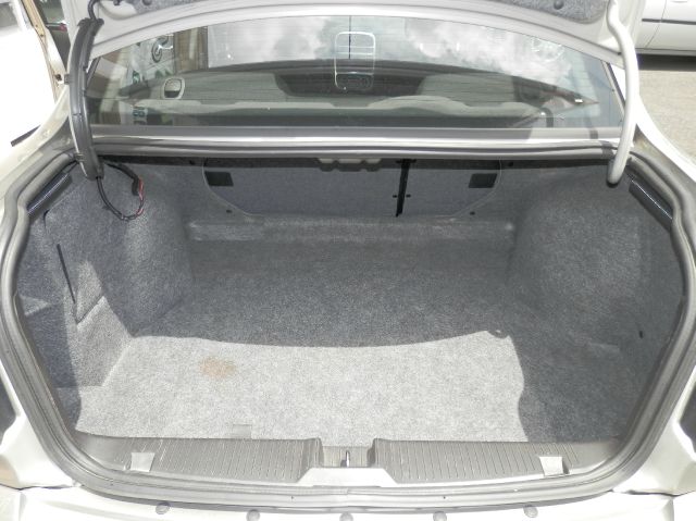 2003 Saturn L Series 2WD Eddie Bauer