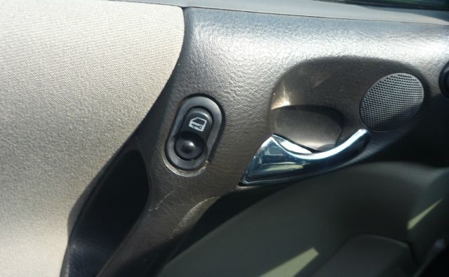 2003 Saturn L Series 2WD Eddie Bauer