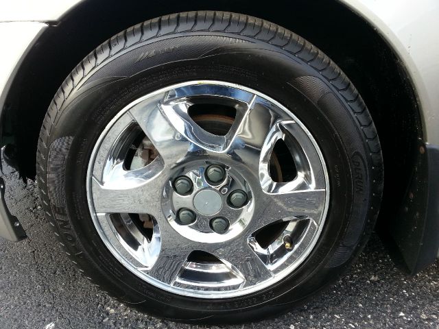 2003 Saturn L Series 2WD Eddie Bauer