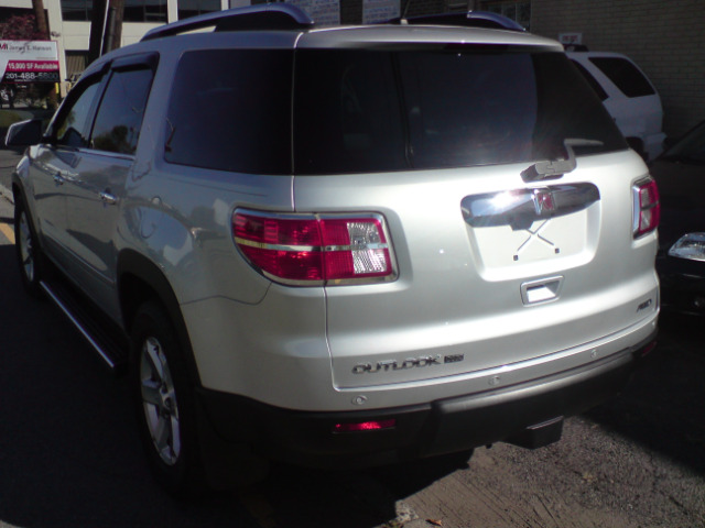 2009 Saturn Outlook AT