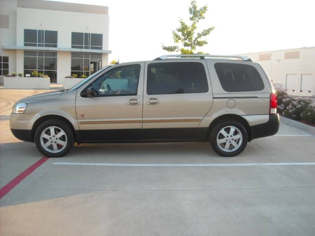 2005 Saturn Relay SC2 Auto