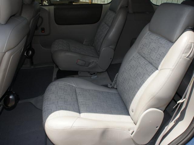 2005 Saturn Relay R/T Coupe