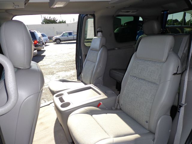 2005 Saturn Relay 2dr 3.8L Auto Track