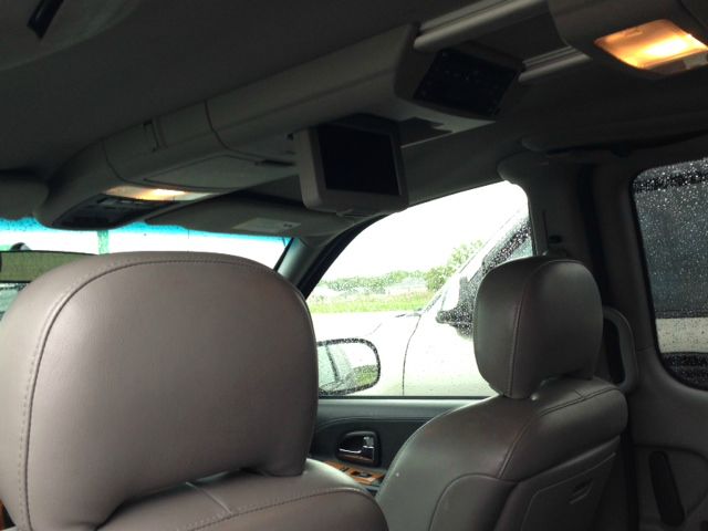 2006 Saturn Relay 2dr 3.8L Auto Track