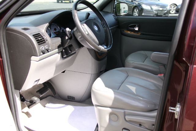 2007 Saturn Relay 2dr 3.8L Auto Track