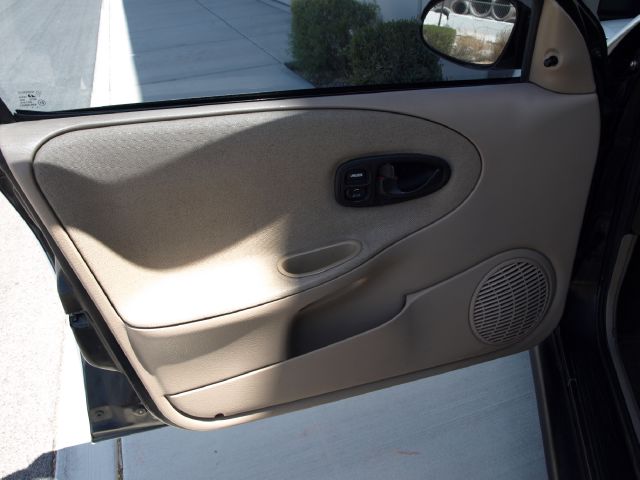 1998 Saturn S Series XLS