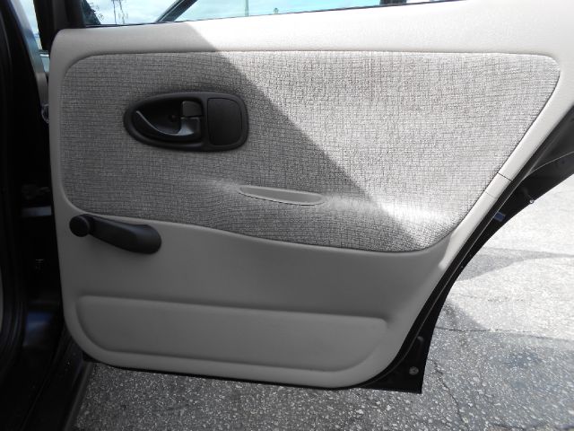 2001 Saturn S Series XLS