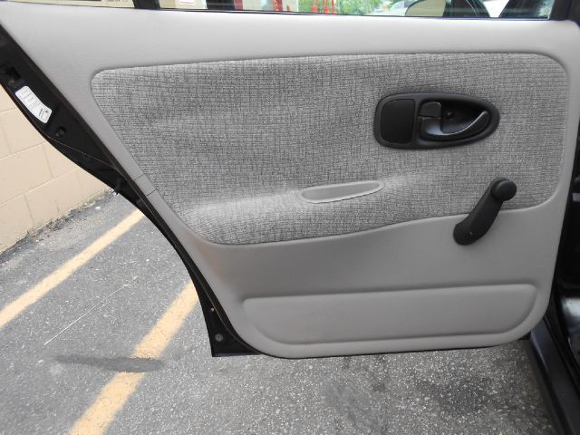 2001 Saturn S Series XLS