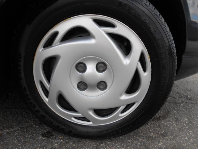 2001 Saturn S Series XLS