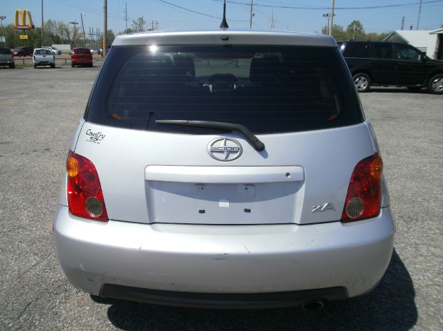 2005 Scion xA SEL W/roof