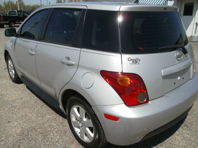 2005 Scion xA SEL W/roof