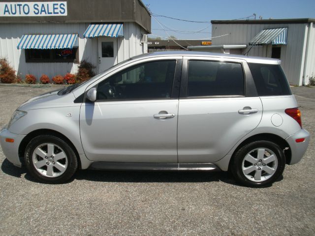 2005 Scion xA SEL W/roof