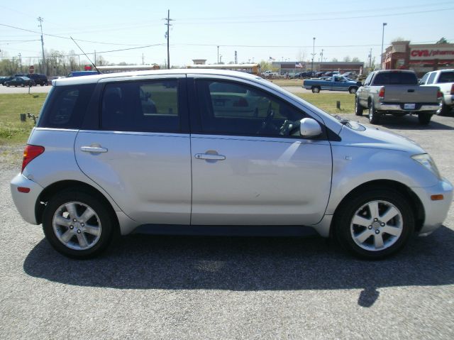 2005 Scion xA SEL W/roof