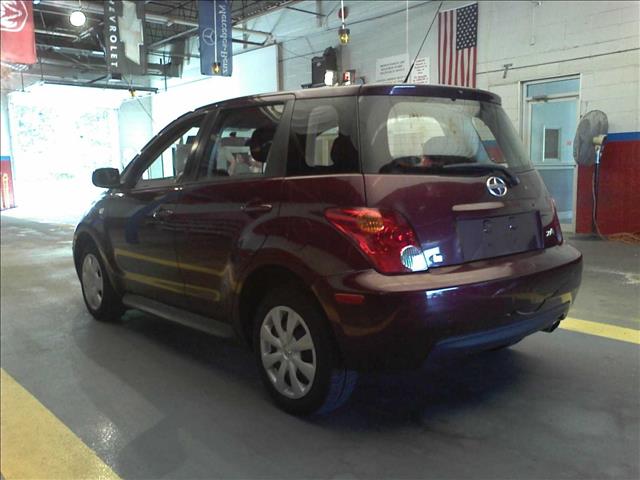 2005 Scion xA W/leather
