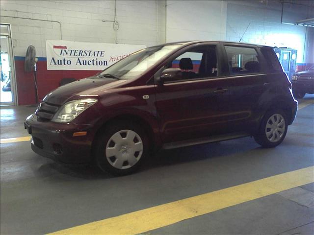 2005 Scion xA W/leather