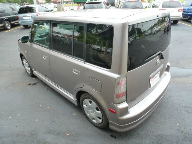 2004 Scion xB SW2
