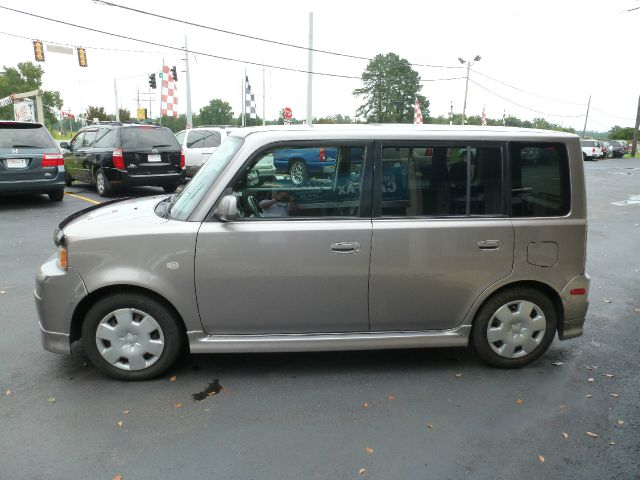 2004 Scion xB SW2