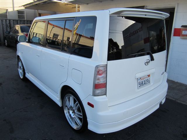 2004 Scion xB SW2