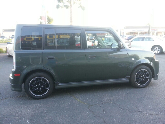 2004 Scion xB SW2