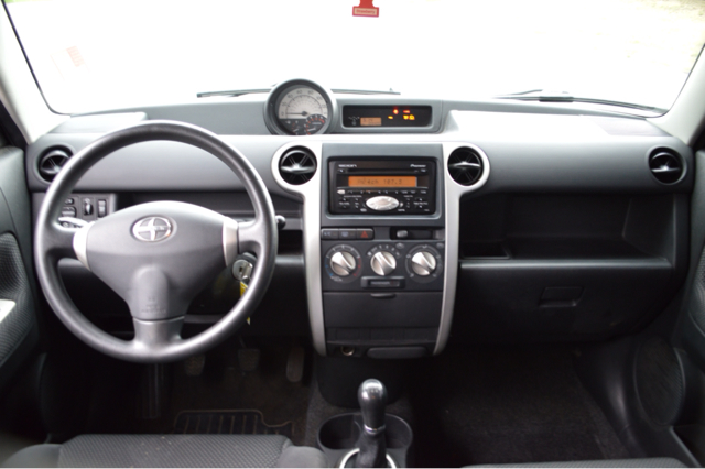 2005 Scion xB SW2