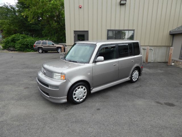 2005 Scion xB SW2