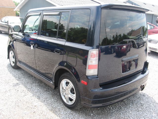 2005 Scion xB SW2