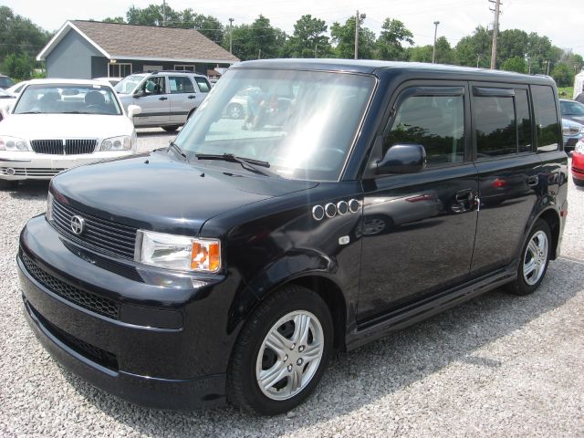 2005 Scion xB SW2