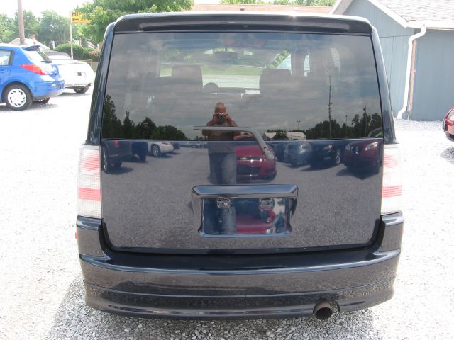 2005 Scion xB SW2