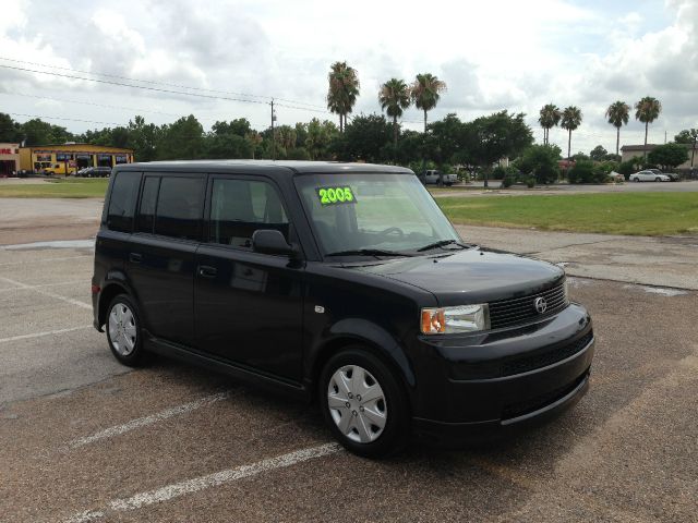 2005 Scion xB SW2
