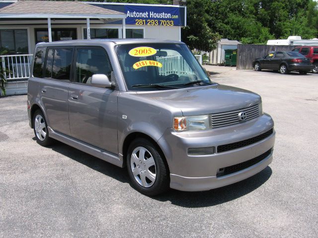 2005 Scion xB SW2