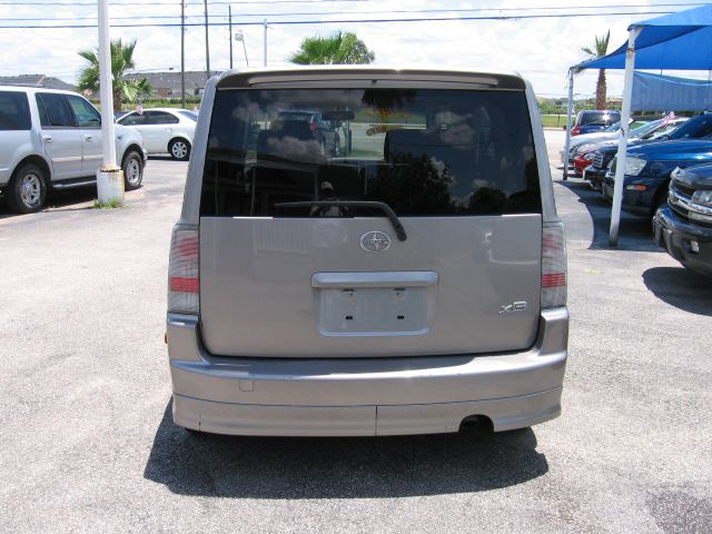 2005 Scion xB SW2