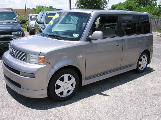 2005 Scion xB SW2