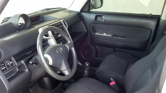 2005 Scion xB SW2