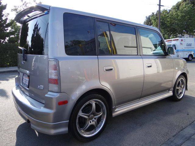 2005 Scion xB SW2
