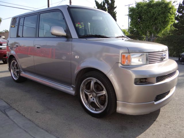 2005 Scion xB SW2