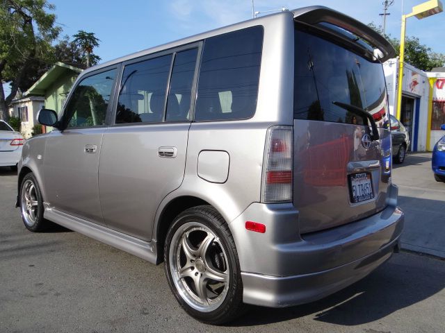 2005 Scion xB SW2