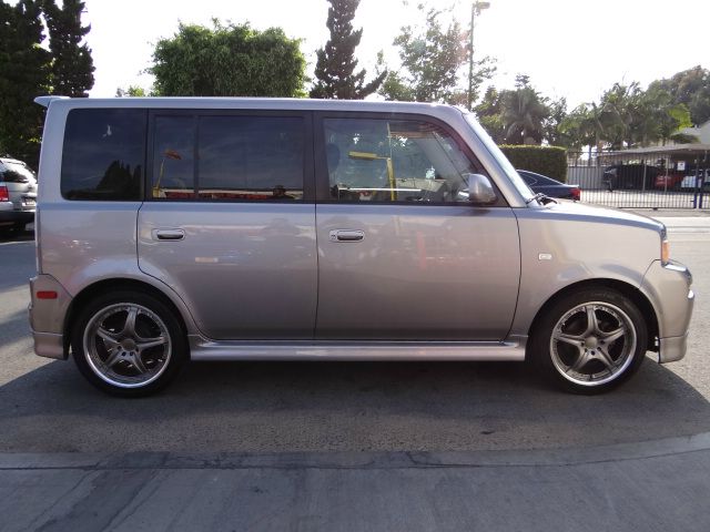 2005 Scion xB SW2