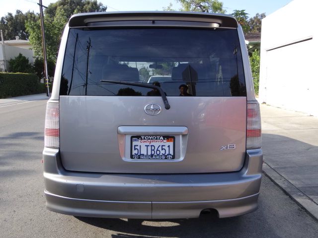 2005 Scion xB SW2