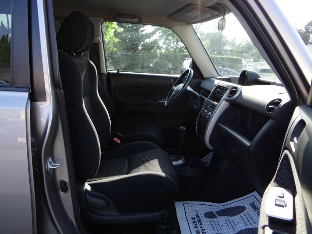 2005 Scion xB SW2
