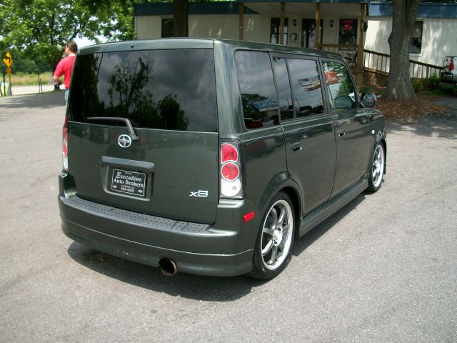 2005 Scion xB SW2